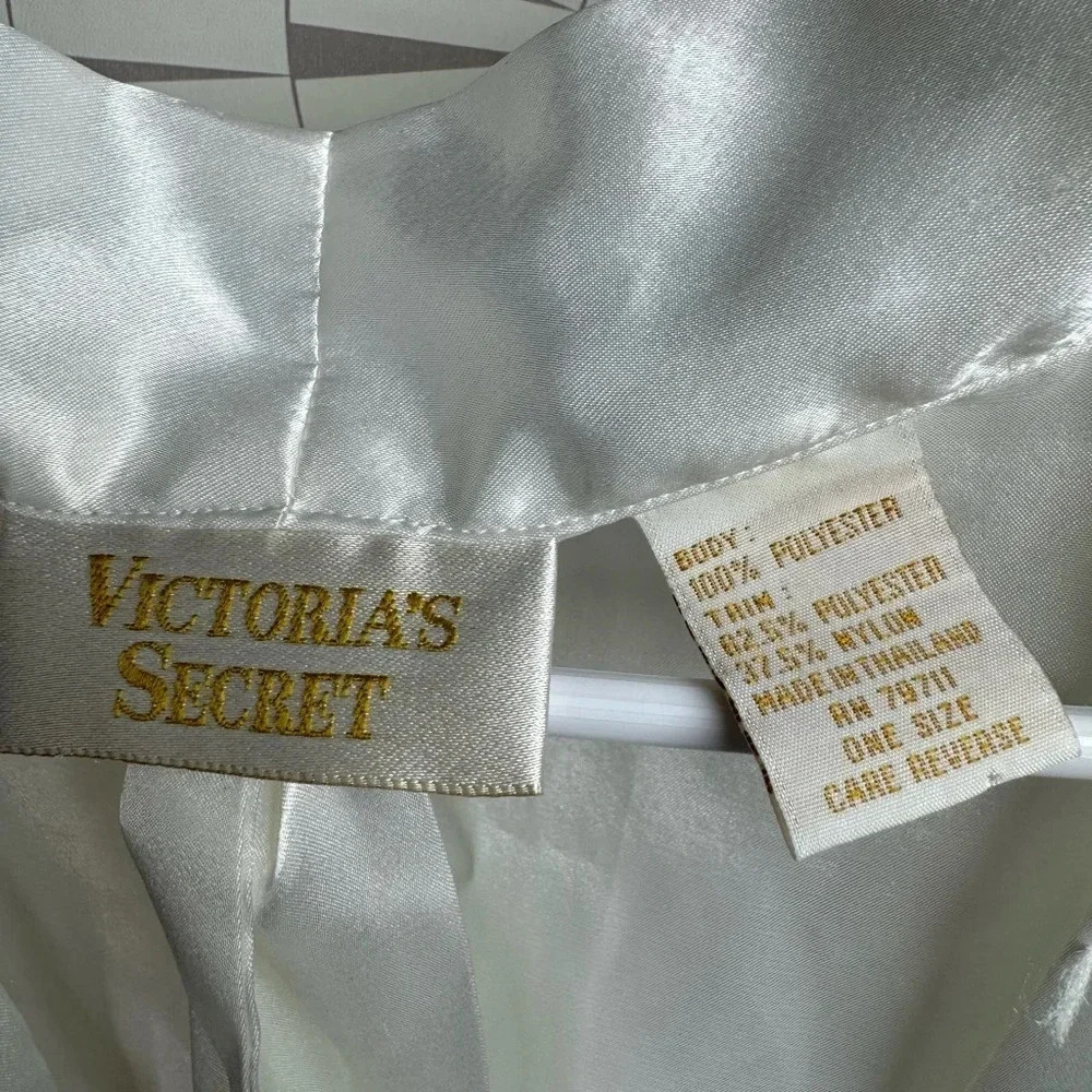 Victoria Secret Vintage Womens Cream Robe with Lace One Size Fits All - Picture 2 of 5